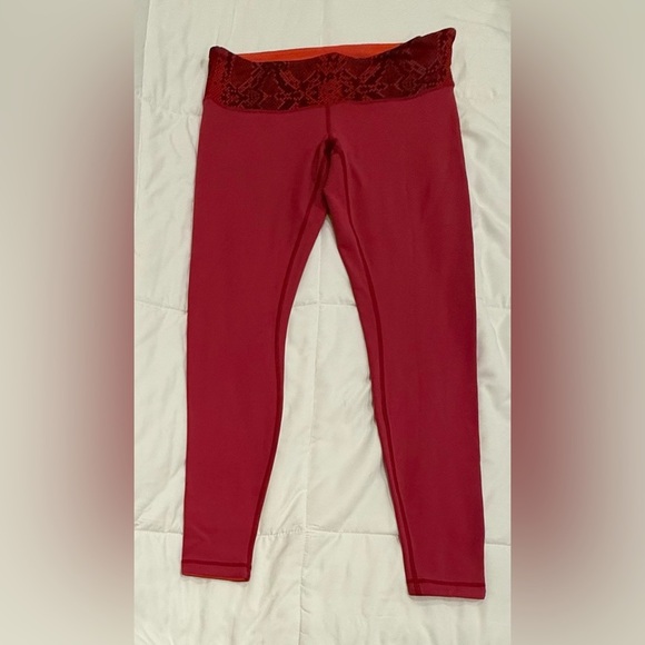 **Lululemon Red/Burgundy Snakeskin Print Leggings – Size 12** - Picture 1 of 4